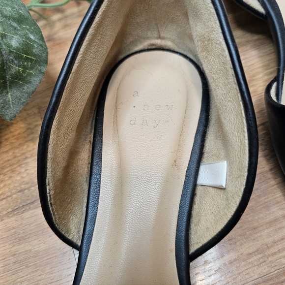 Black Flats sz 9 Gently worn - Picture 2 of 2